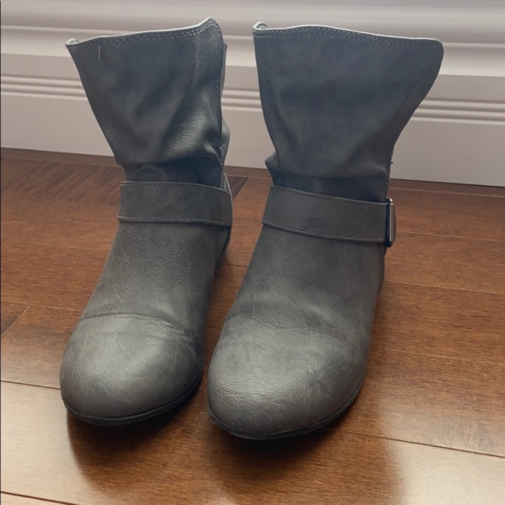 Women’s grey booties